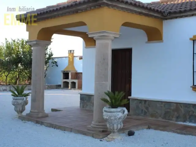 Haus oder Chalet zum Verkauf in Ronda mit Privatgarten, Schwimmbad und Ofen