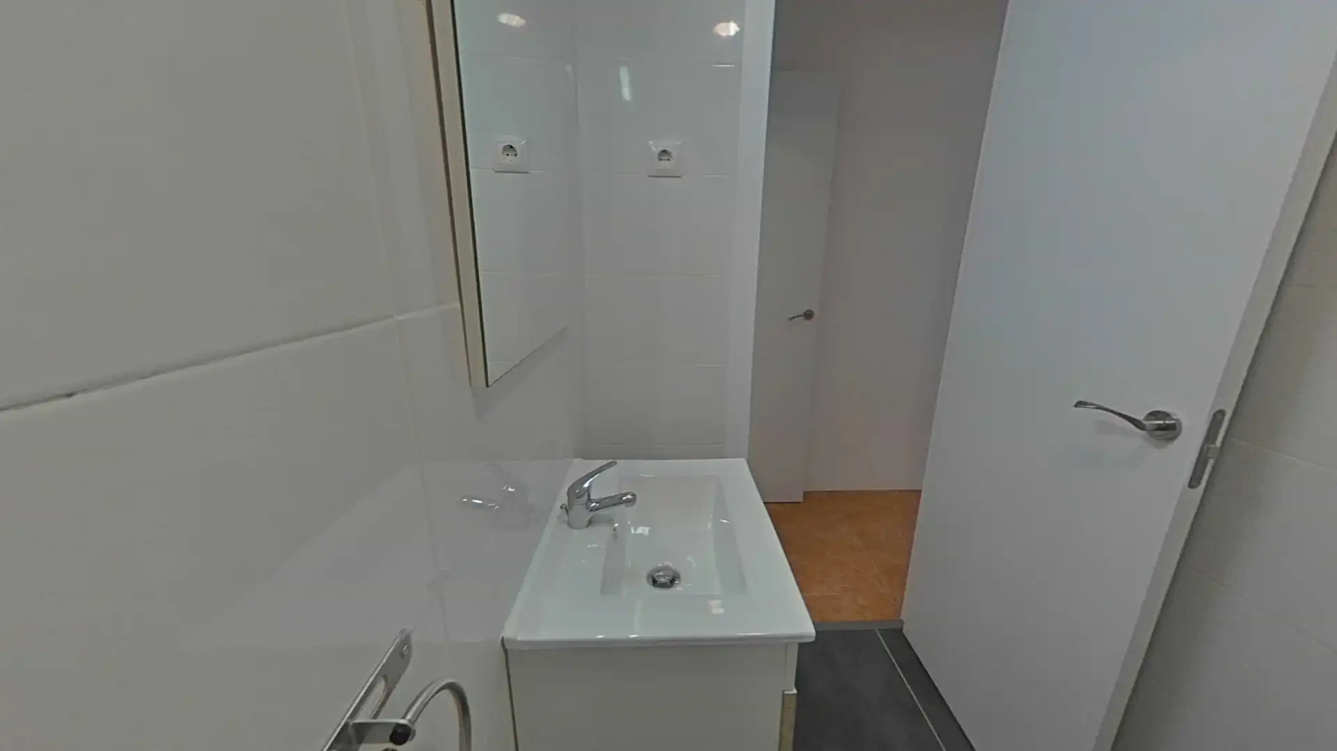Bathroom of Flat for sale in Madrid