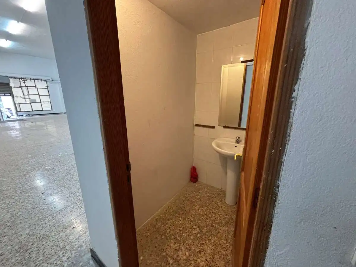 Bathroom of Commercial properties for rent in Arrecife