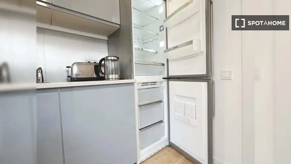 Kitchen of Flat for rent in L'Hospitalet de Llobregat  with Air Conditioner, Heating and Furnished