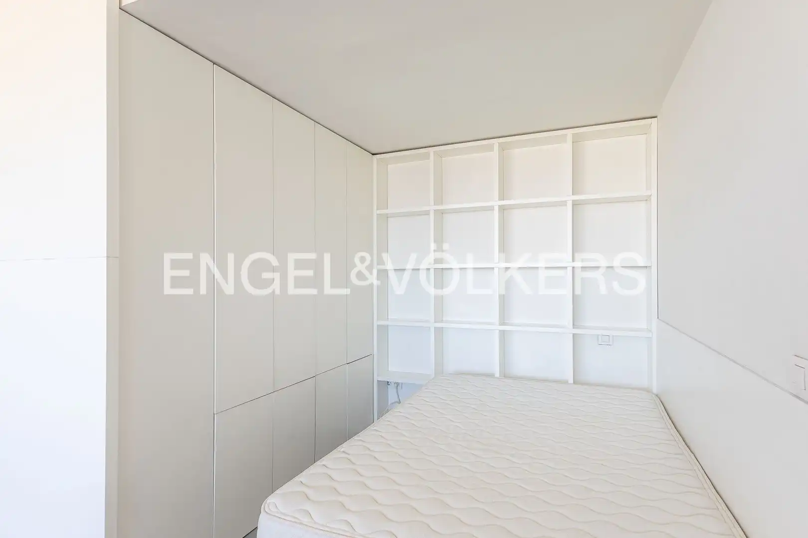 Schlafzimmer von Wohnung zur Miete in Madrid mit Klimaanlage und Heizung