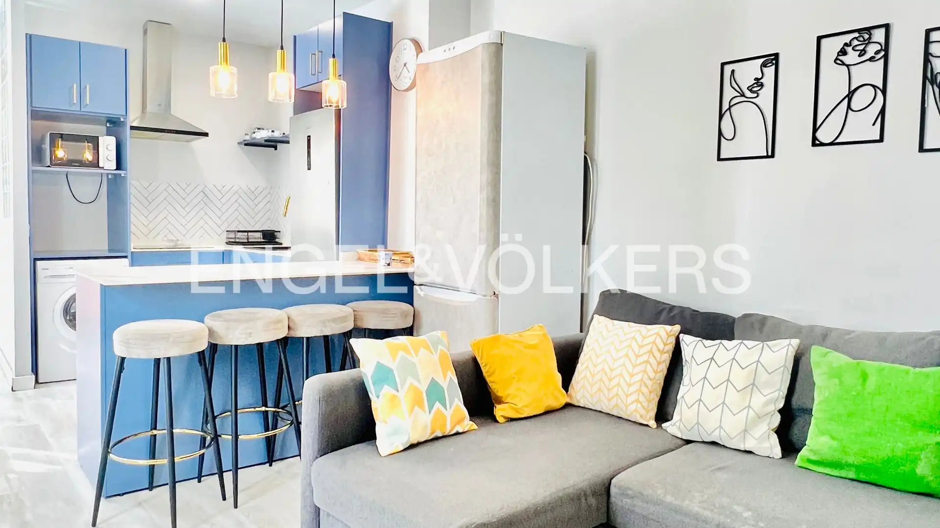 Sala d'estar de Pis en venda en  Sevilla Capital amb Aire condicionat, Calefacció i Moblat