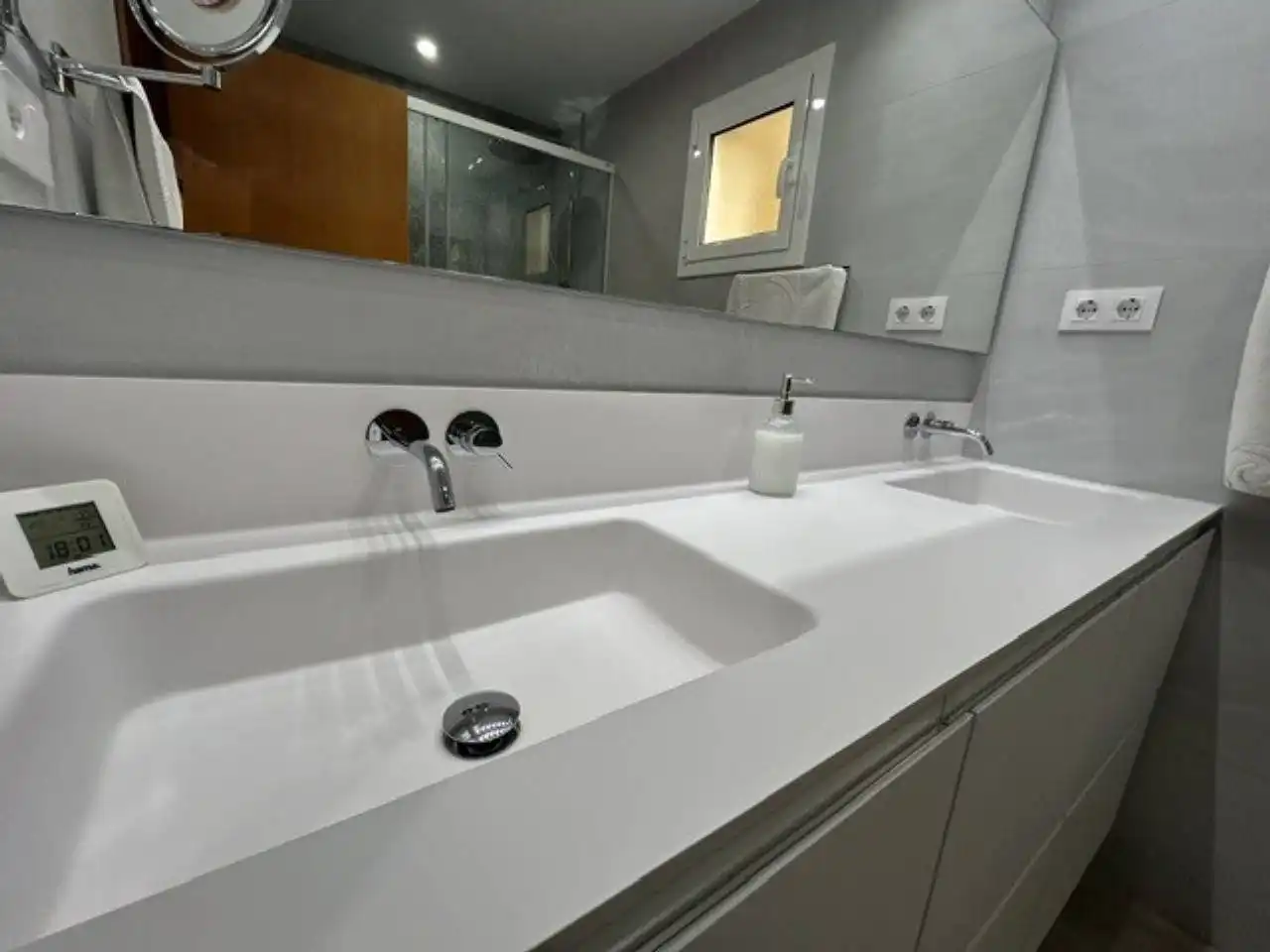 Bathroom of Flat for sale in Terrassa  with Air Conditioner, Heating and Terrace
