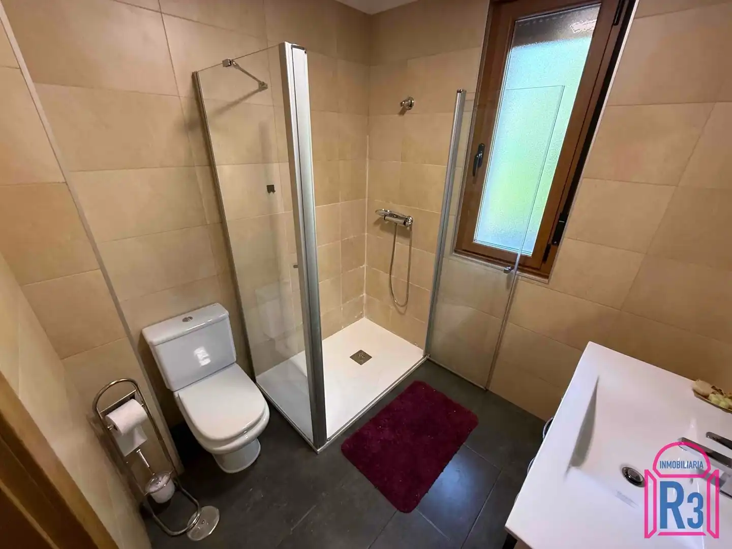 Bathroom of Houses for rent in Onzonilla  with Heating and Furnished