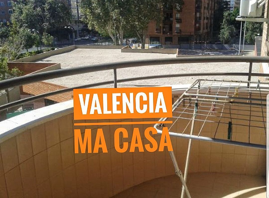 Exterior view of Flat to rent in  Valencia Capital  with Air Conditioner, Heating and Terrace