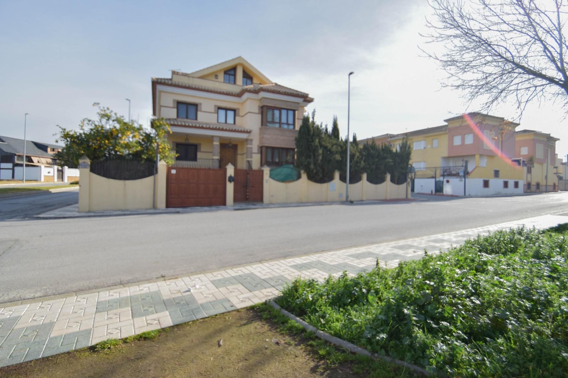 Vista exterior de Casa o xalet en venda en Maracena amb Calefacció, Jardí privat i Terrassa