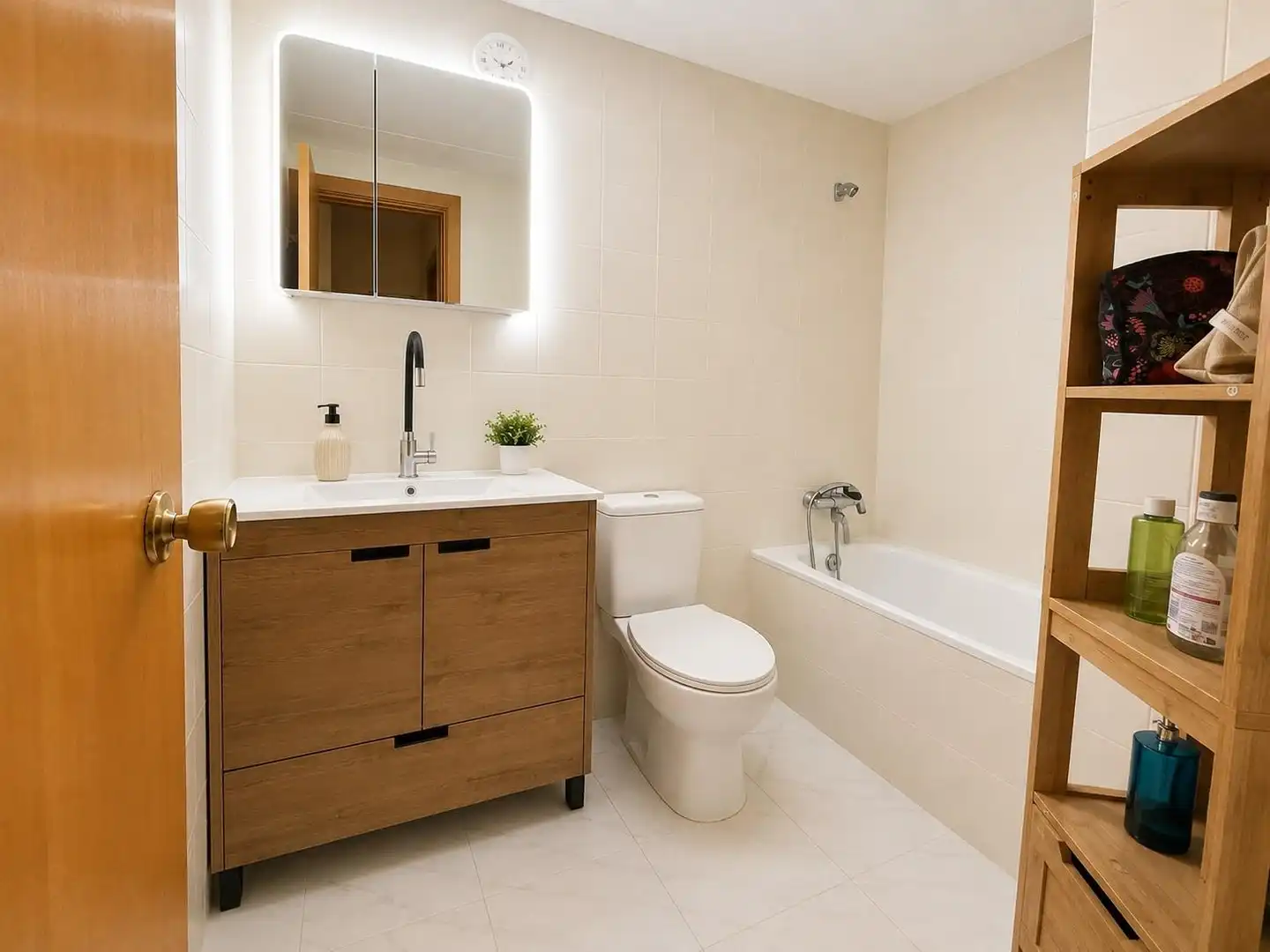 Bathroom of Study for sale in Empuriabrava  with Air Conditioner, Terrace and Furnished