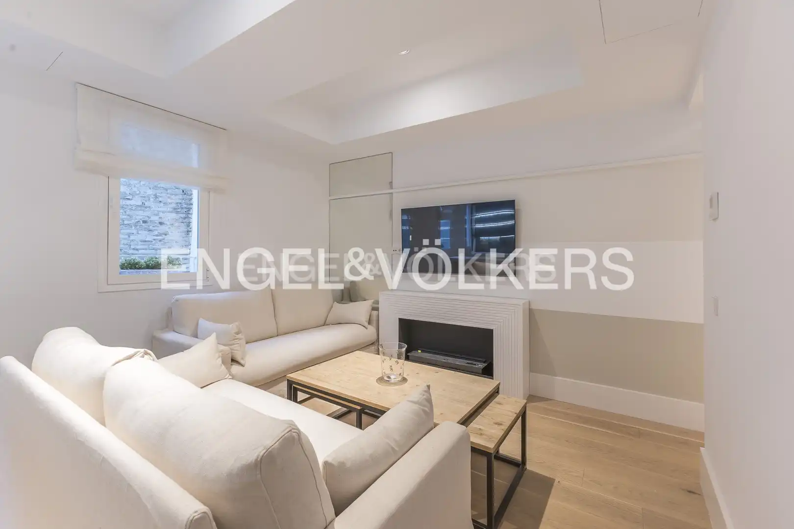 Living room of Flat for sale in Madrid  with Air Conditioner, Heating and Furnished