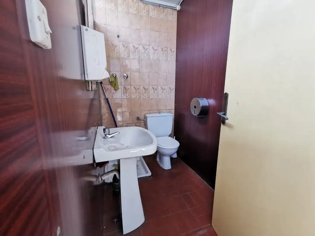 Badezimmer von Fabrikhallen zur Miete in Huesca