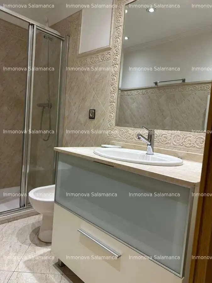 Bathroom of Flat for rent in Salamanca  with Heating and Furnished