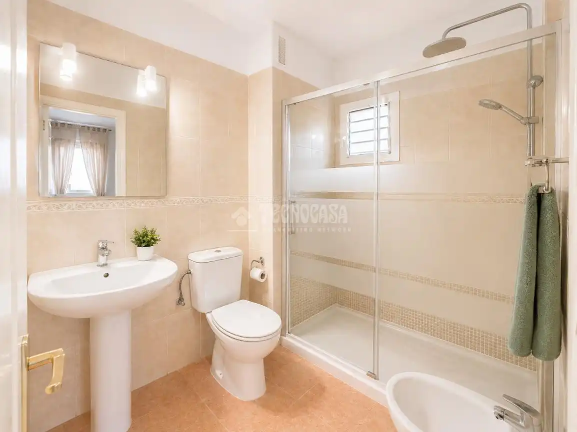 Badezimmer von Dachboden zum Verkauf in Candelaria mit Terrasse