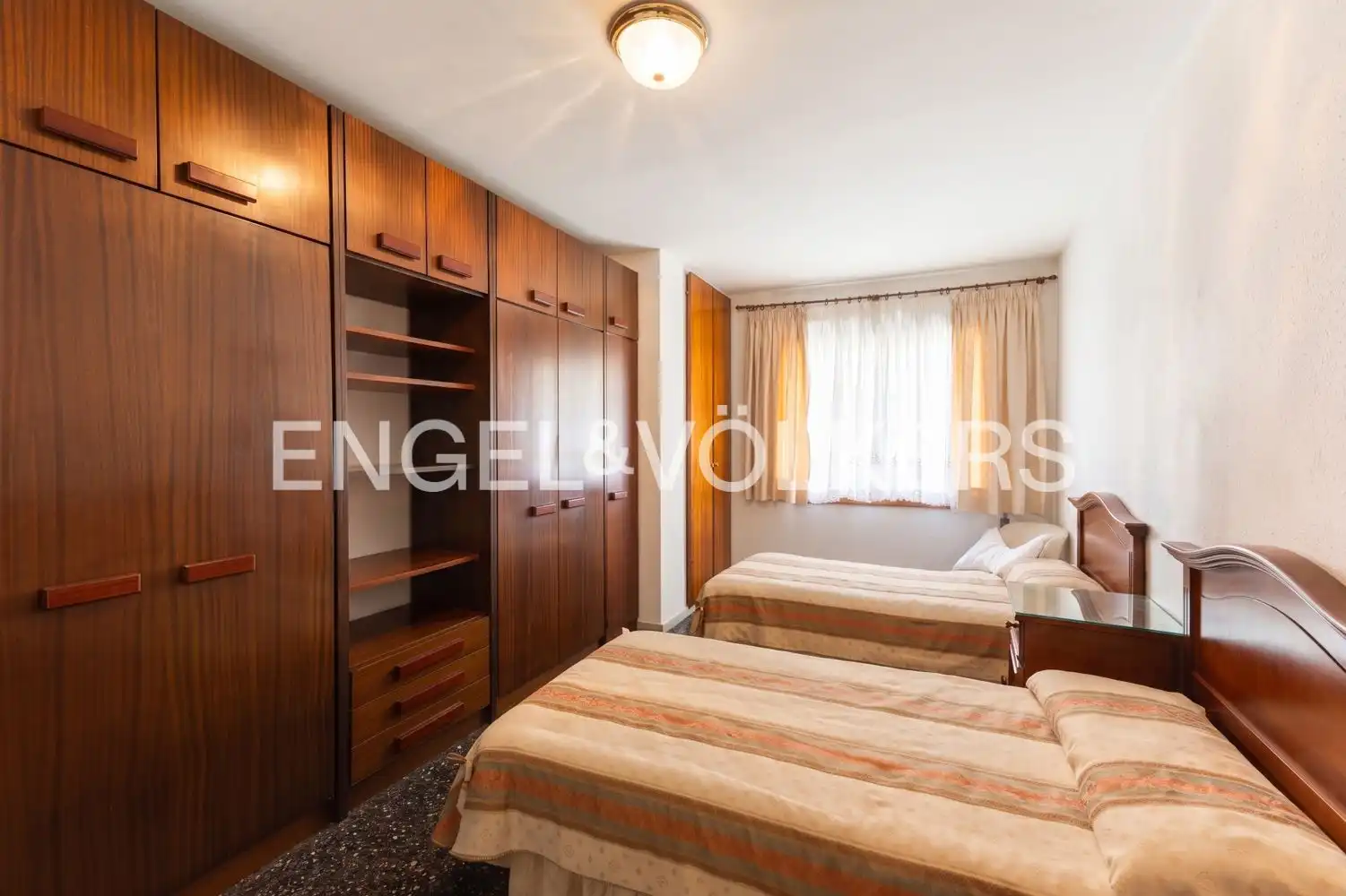 Bedroom of Flat for sale in Valencia  with Air Conditioner, Heating and Balcony