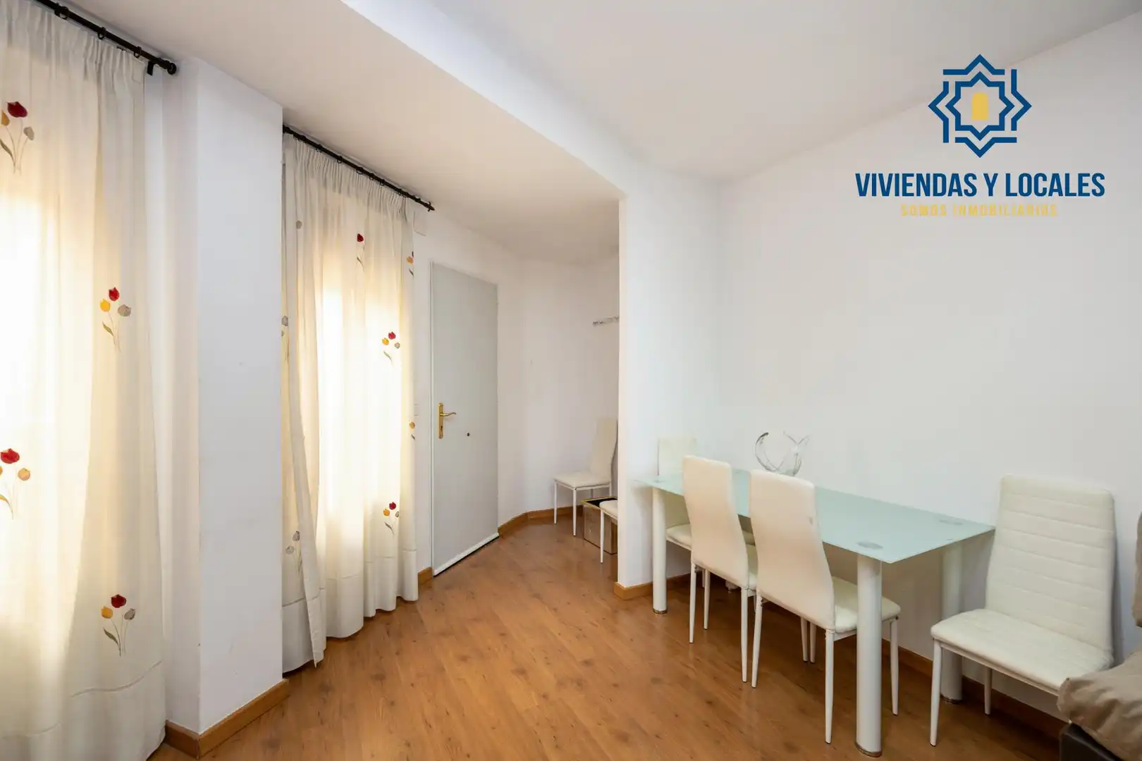 Wohnung zum Verkauf in Villa de Otura mit Klimaanlage, Terrasse und Balkon