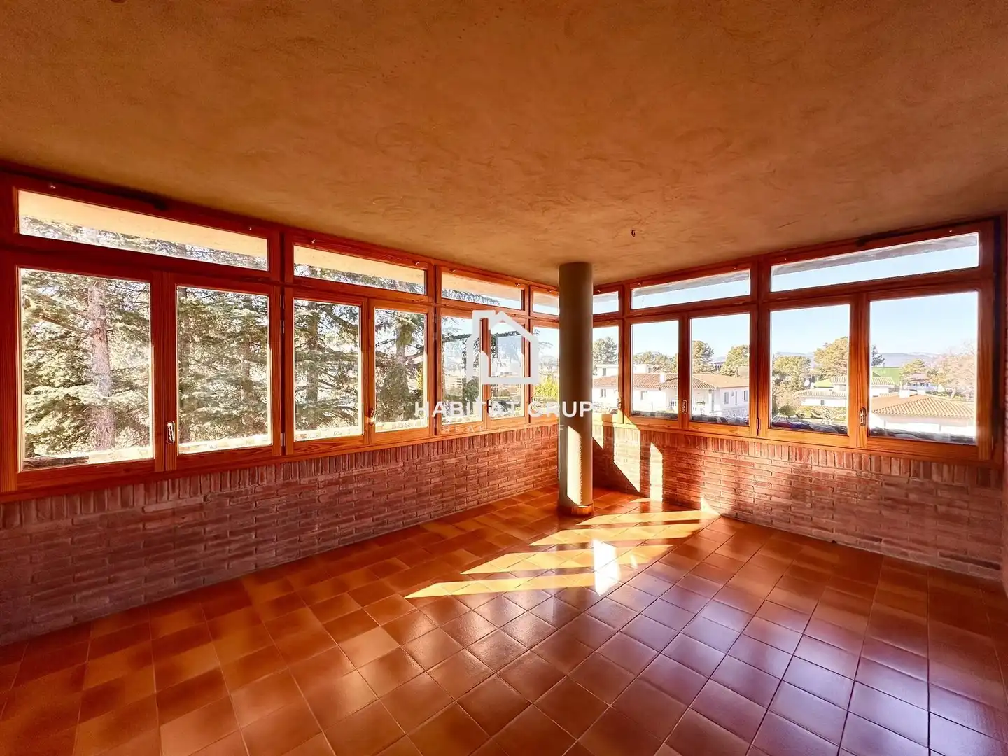 Sala d'estar de Casa o xalet en venda en Girona amb Calefacció, Jardí privat i Traster