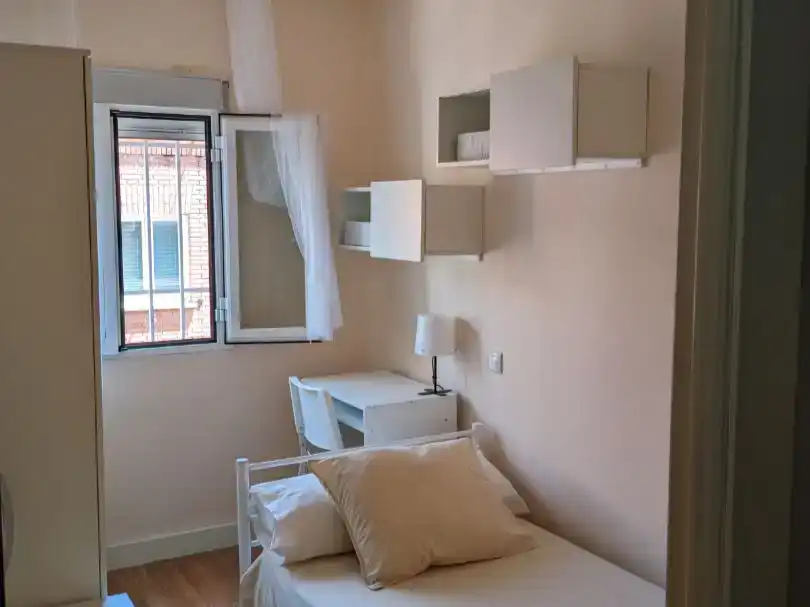Schlafzimmer von Wohnung zur Miete in  Madrid Capital mit Klimaanlage und Balkon