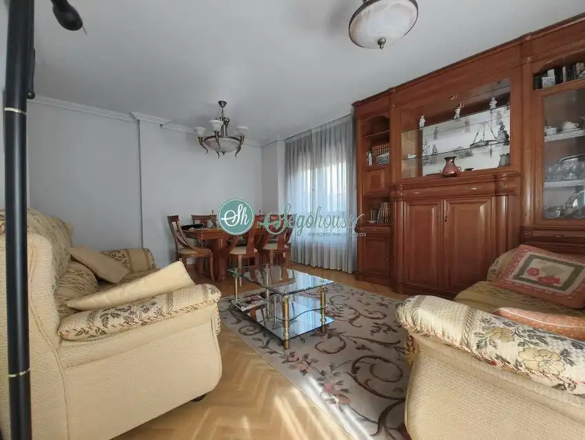 Sala de estar de Piso de alquiler en Segovia con Calefacción, Parquet y Terraza
