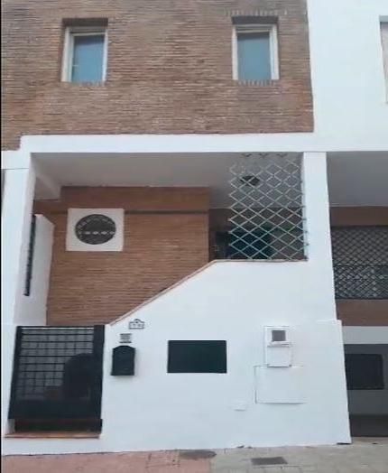 Vista exterior de Casa o xalet en venda en  Granada Capital amb Aire condicionat, Calefacció i Jardí privat