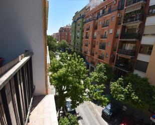 Vista exterior de Pis en venda en  Valencia Capital amb Forn i Balcó