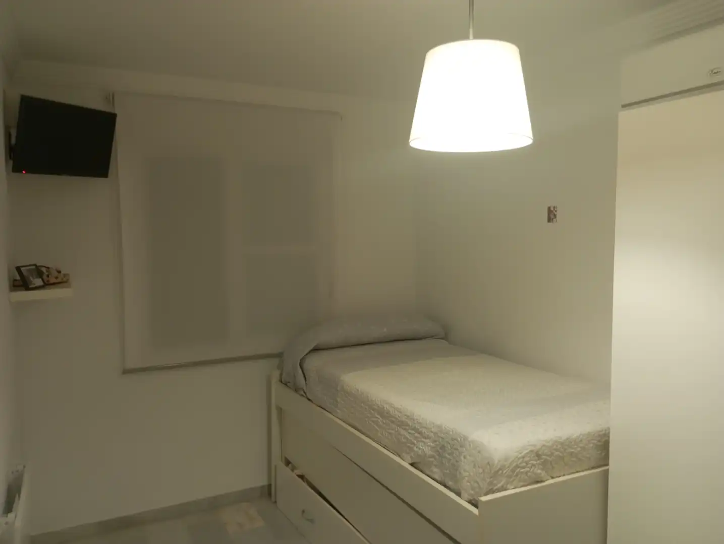 Schlafzimmer von Einfamilien-Reihenhaus zur Miete in La Algaba mit Klimaanlage, Terrasse und Abstellraum
