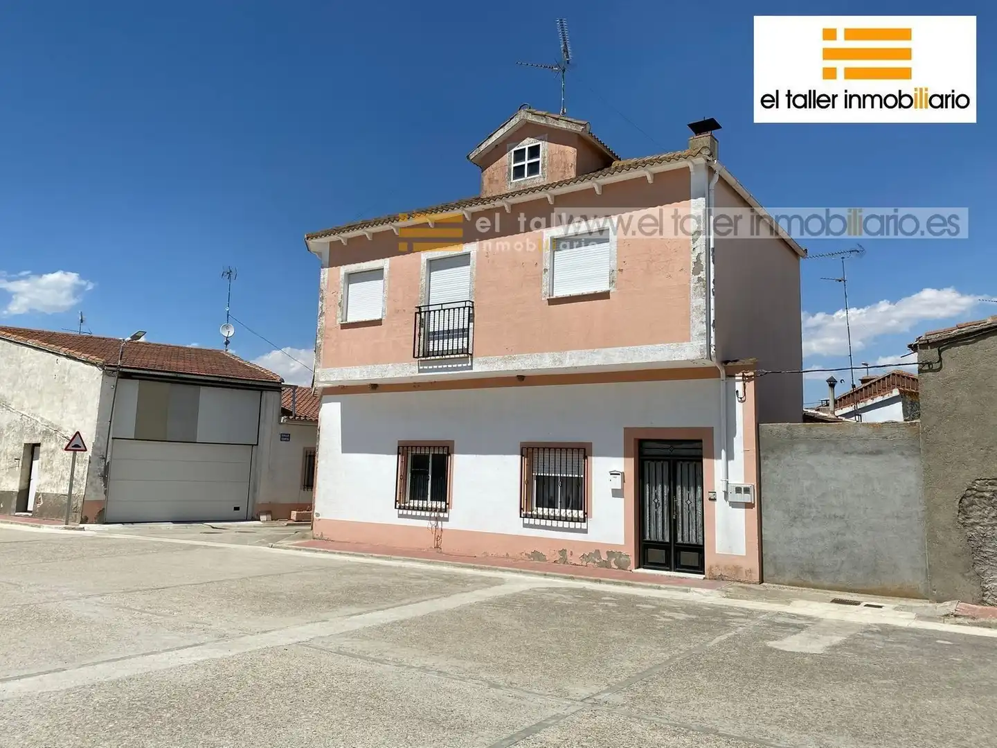 Vista exterior de Casa o chalet en venta en Pedrosillo de Alba con Terraza