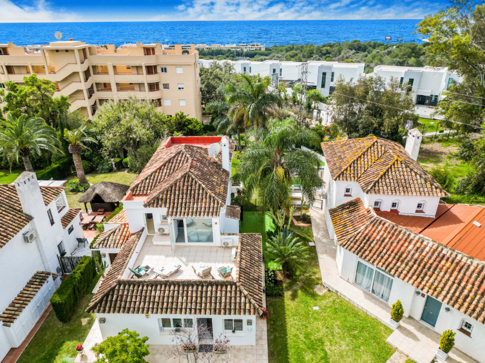 Vista exterior de Casa o chalet en venta en Mijas con Aire acondicionado, Jardín privado y Terraza