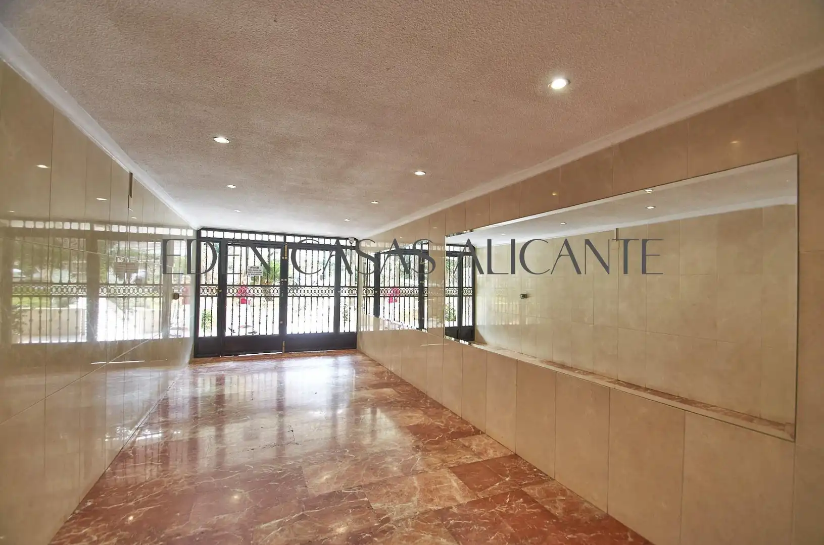 Apartamento en venta en Alicante / Alacant con Terraza, Trastero y Amueblado