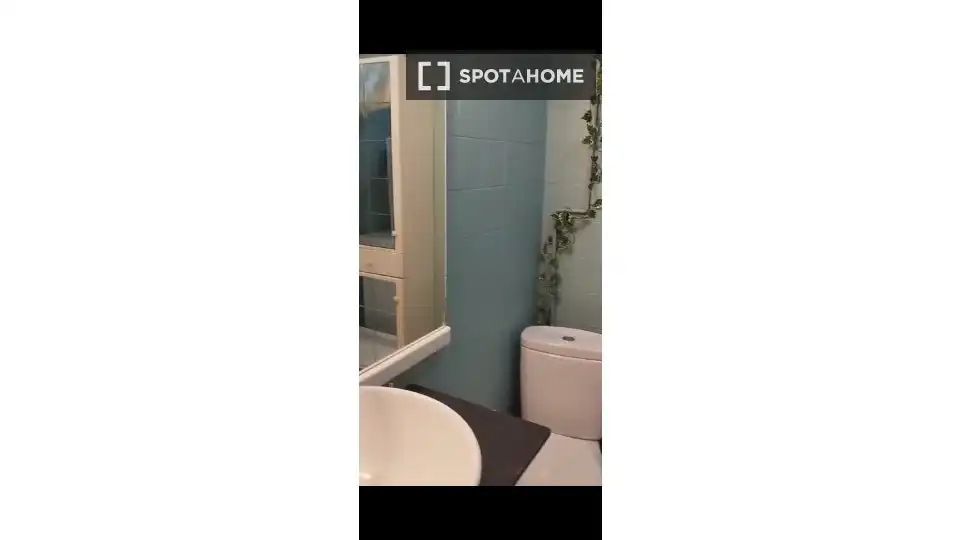 Baño de Piso de alquiler en L'Hospitalet de Llobregat con Aire acondicionado, Calefacción y Amueblado