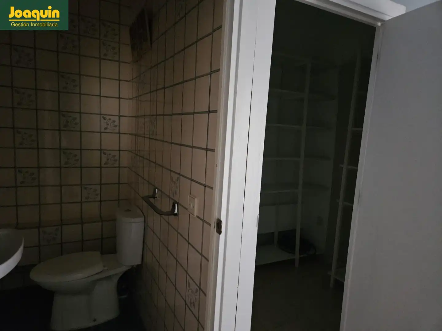 Baño de Local en venta en Córdoba con Aire acondicionado