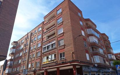 Exterior view of Flat for sale in Valladolid Capital  with Terrace and Balcony