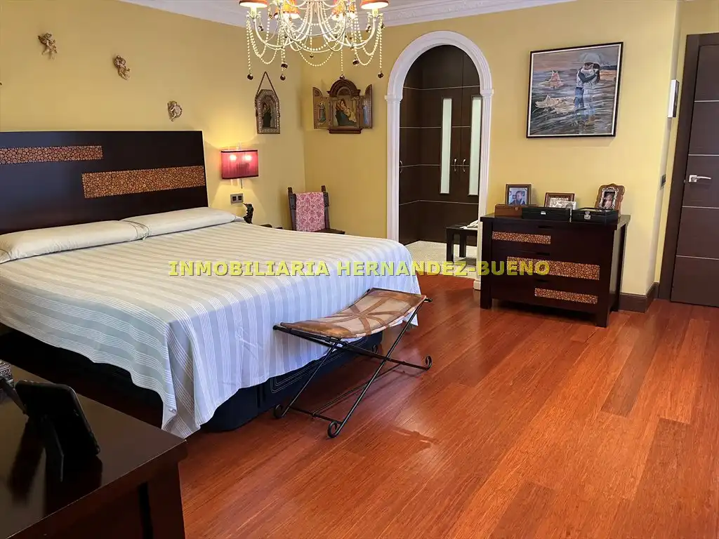 Habitación de Casa o chalet en venta en Carbajosa de la Sagrada con Aire acondicionado, Calefacción y Jardín privado
