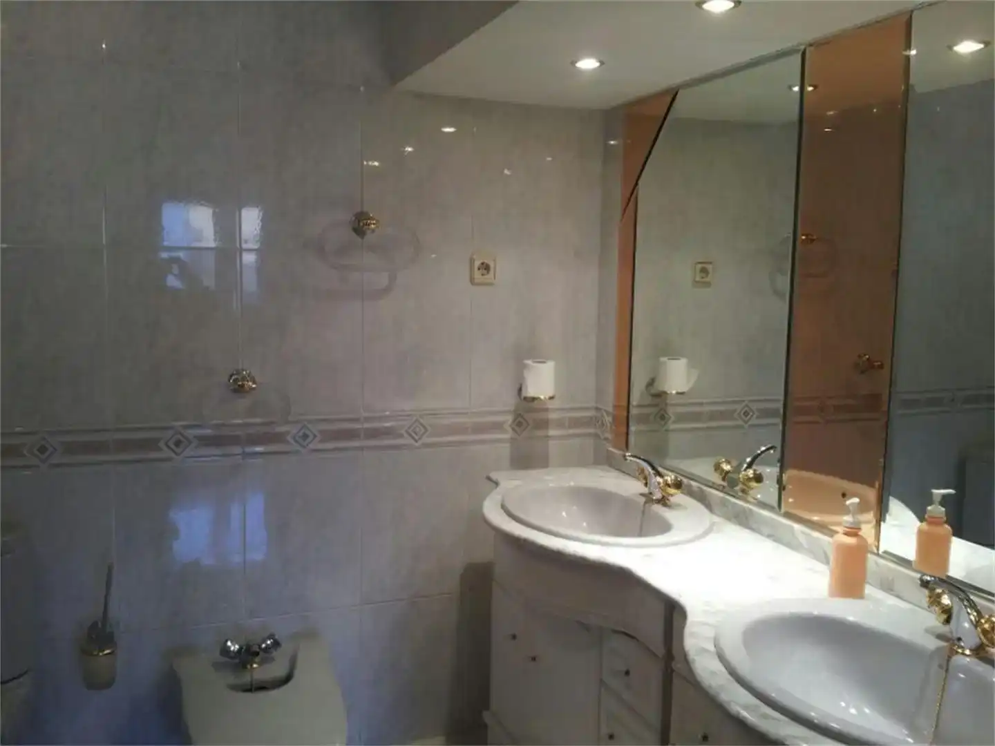 Bathroom of Flat for rent in Moraleja de Enmedio, Madrid