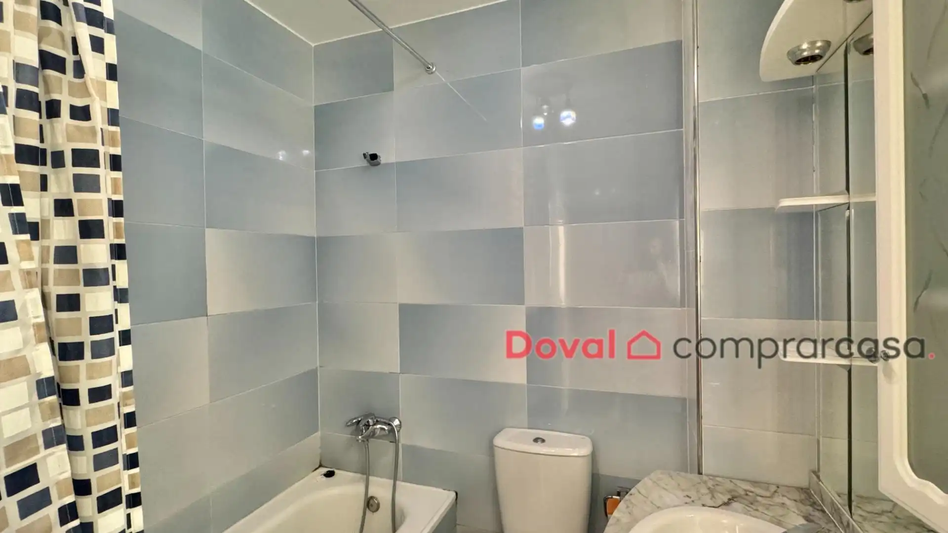 Bathroom of Flat for sale in Vigo   with Heating, Private garden and Terrace