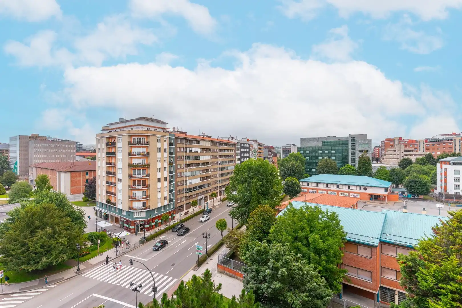 Vista exterior de Pis en venda en Oviedo  amb Calefacció, Terrassa i Traster