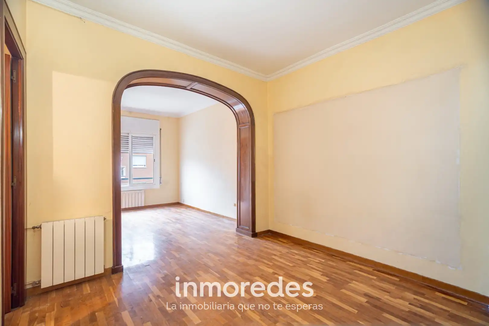 Sala de estar de Piso en venta en Barcelona con Parquet y Horno