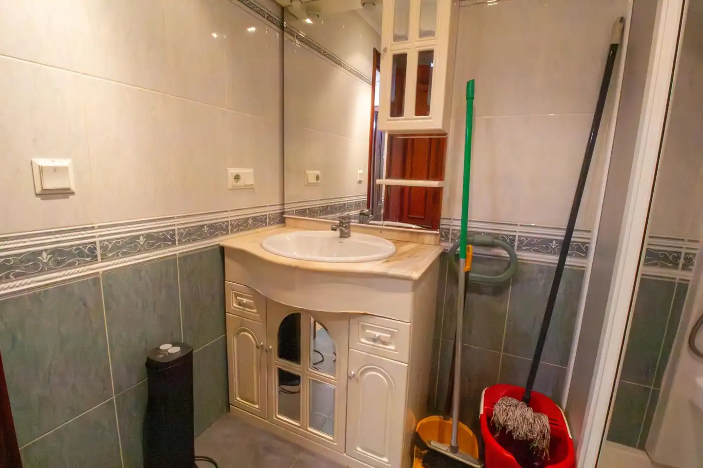 Bathroom of Flat for rent in Valencia  with Air Conditioner and Furnished