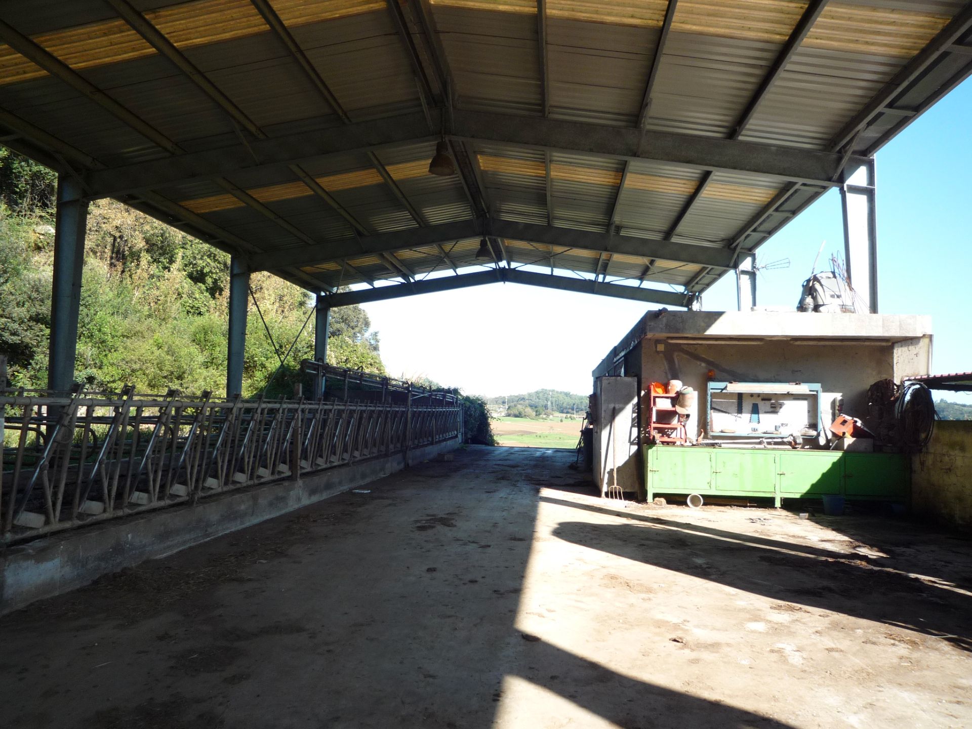 Industrial buildings to rent in Camargo