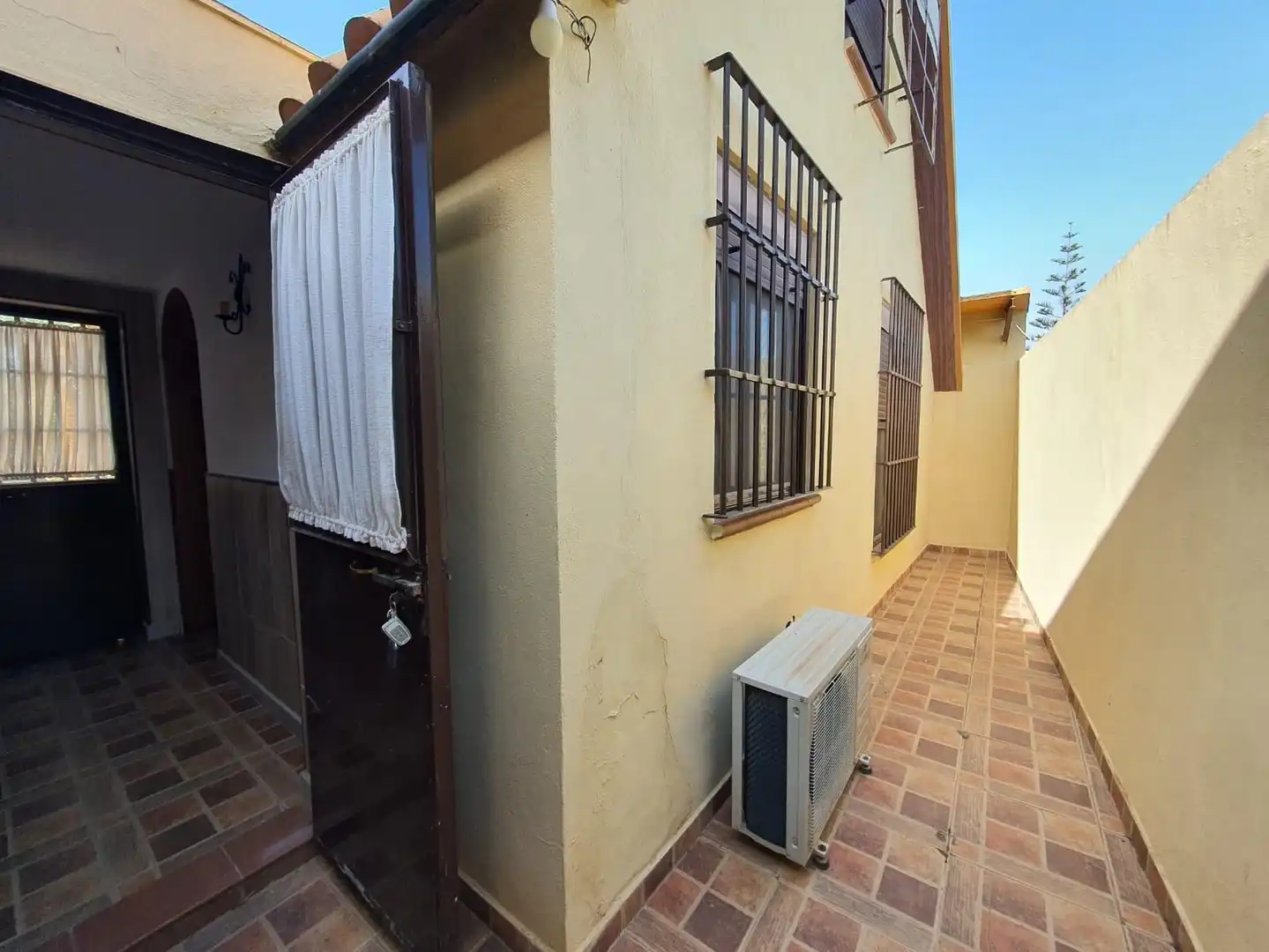 Vista exterior de Casa o chalet en venta en Chipiona con Aire acondicionado, Jardín privado y Terraza