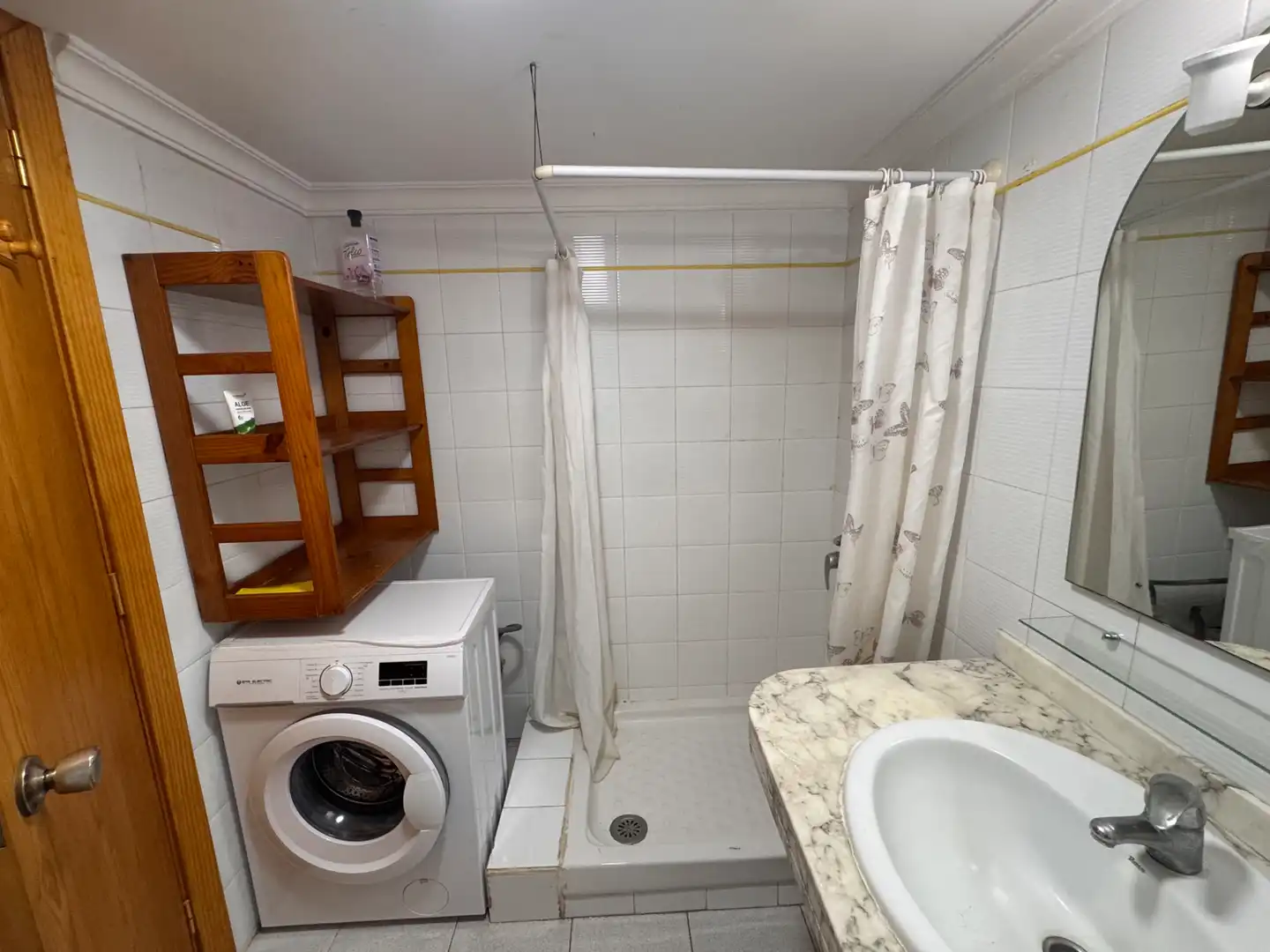Bathroom of Apartments for rent in San Bartolomé de Tirajana  with Furnished, Washing machine and Microwave
