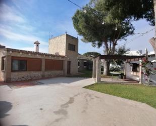 Exterior view of House or chalet for sale in Chiclana de la Frontera  with Storage room, Swimming Pool and Oven