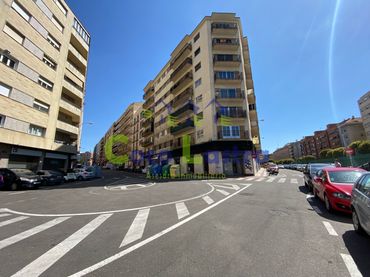 Local comercial en venta en Avenida Campoamor 6