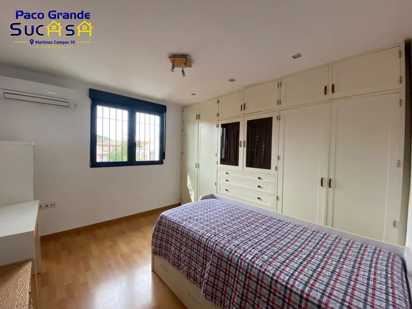 Schlafzimmer von Einfamilien-Reihenhaus zur Miete in Ogíjares mit Klimaanlage, Heizung und Privatgarten