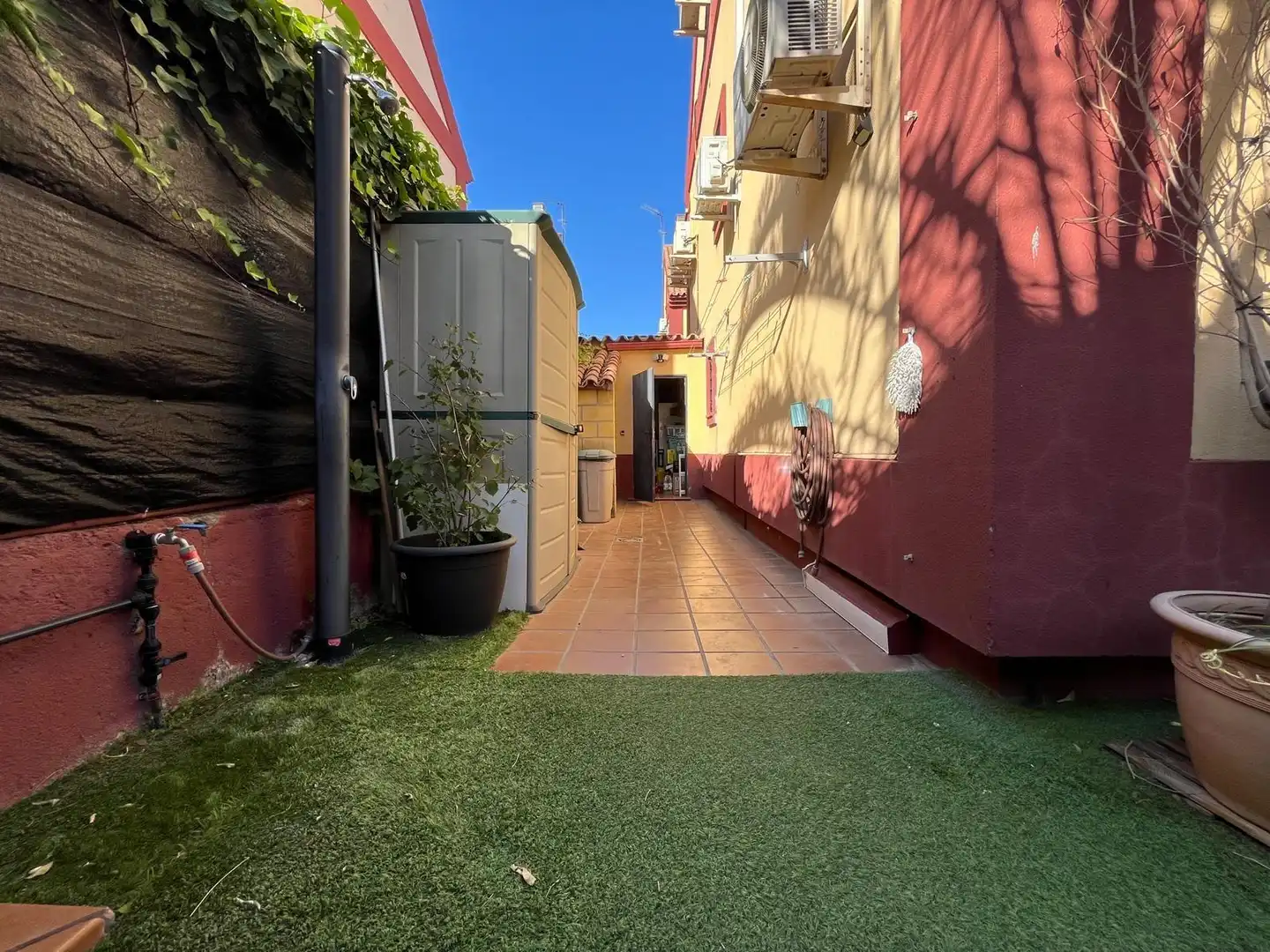 Vista exterior de Casa o chalet en venta en Montequinto con Aire acondicionado, Calefacción y Jardín privado