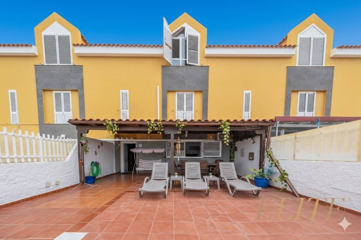 Vista exterior de Casa adosada en venta en San Bartolomé de Tirajana