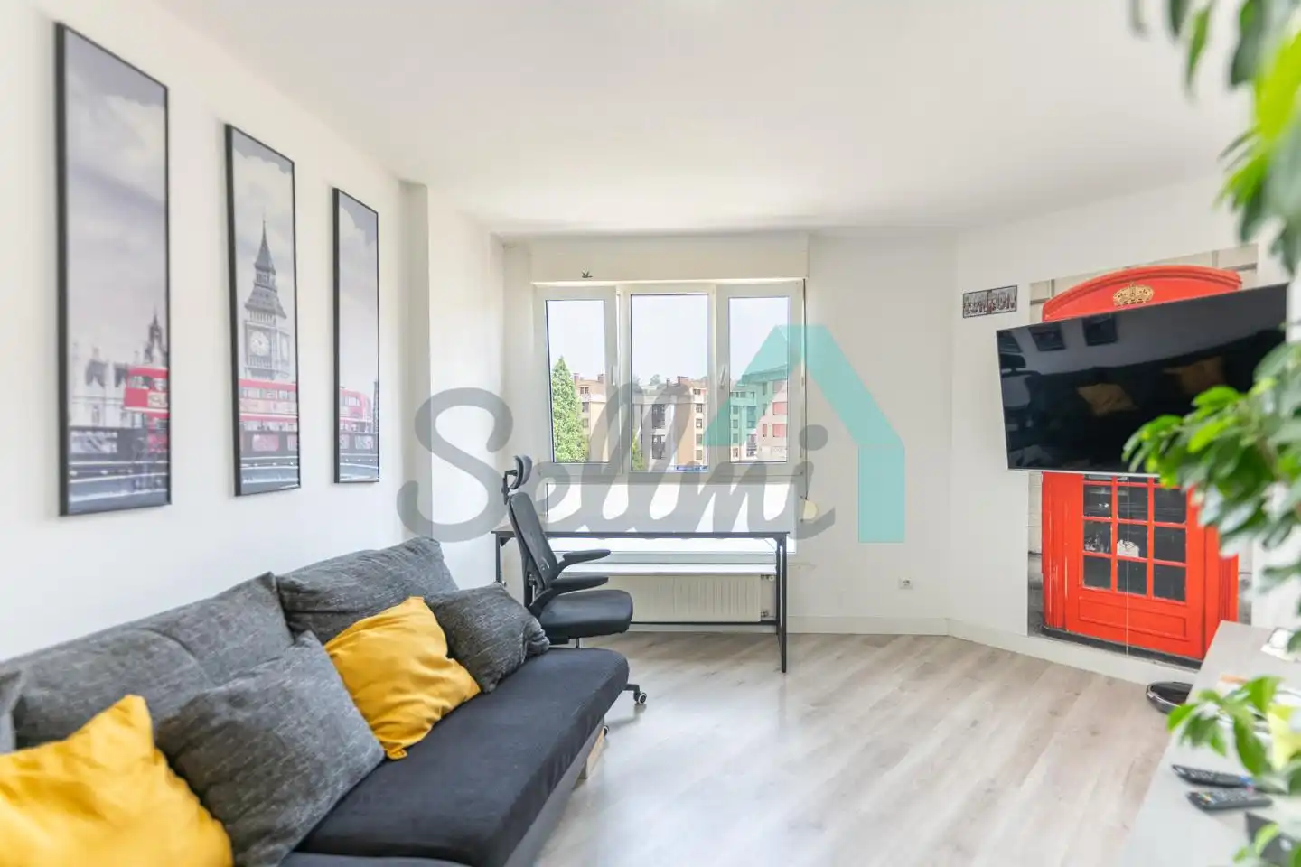 Living room of Flat for share in Oviedo   with Heating, Furnished and Internet