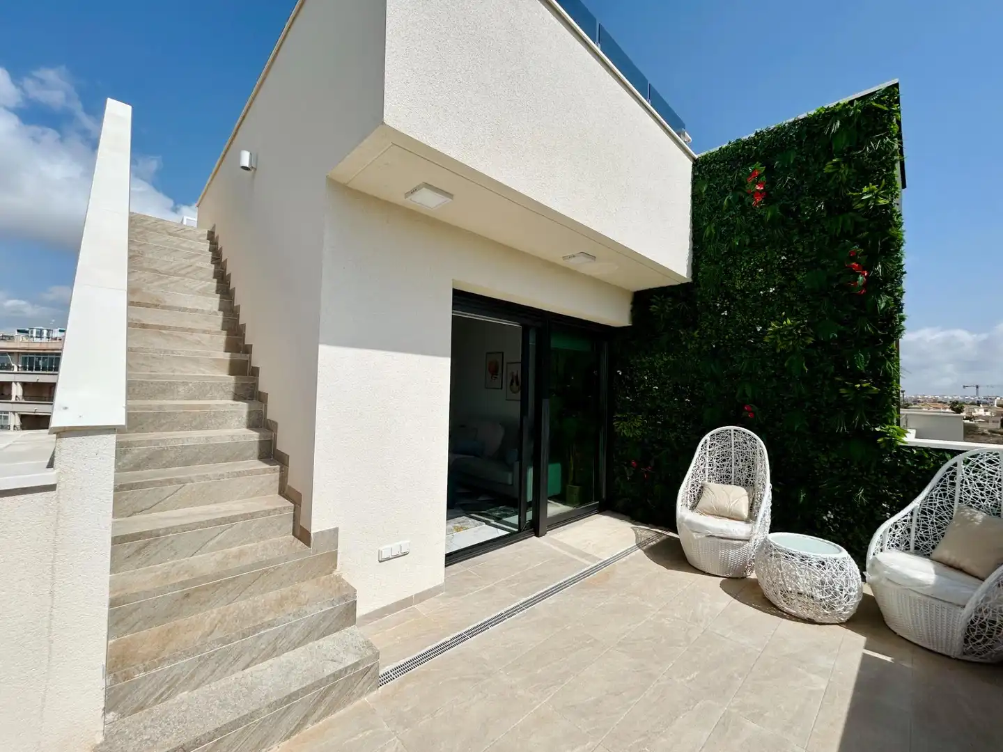 Vista exterior de Ático en venta en Orihuela con Aire acondicionado, Calefacción y Jardín privado