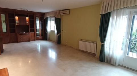 Foto 3 de Casa adosada en venda a Pintores - Ferial, Parla