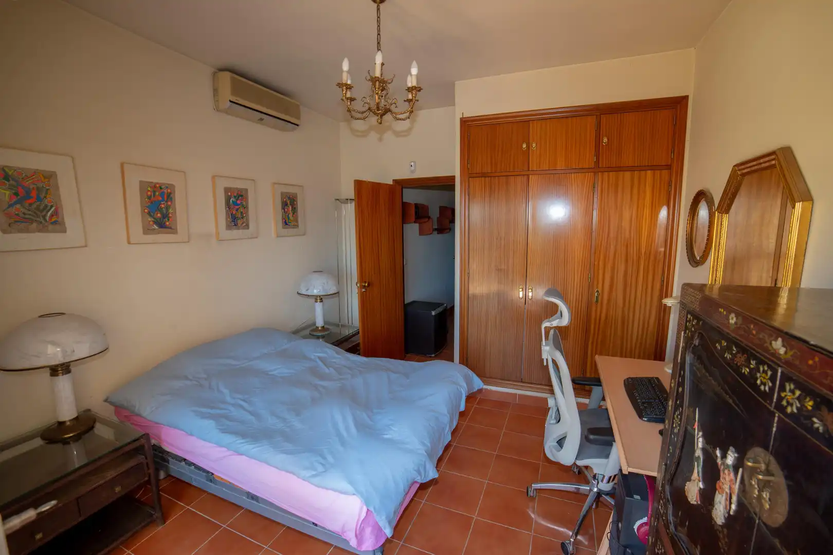 Habitación de Casa adosada en venta en Estepona con Aire acondicionado, Calefacción y Jardín privado