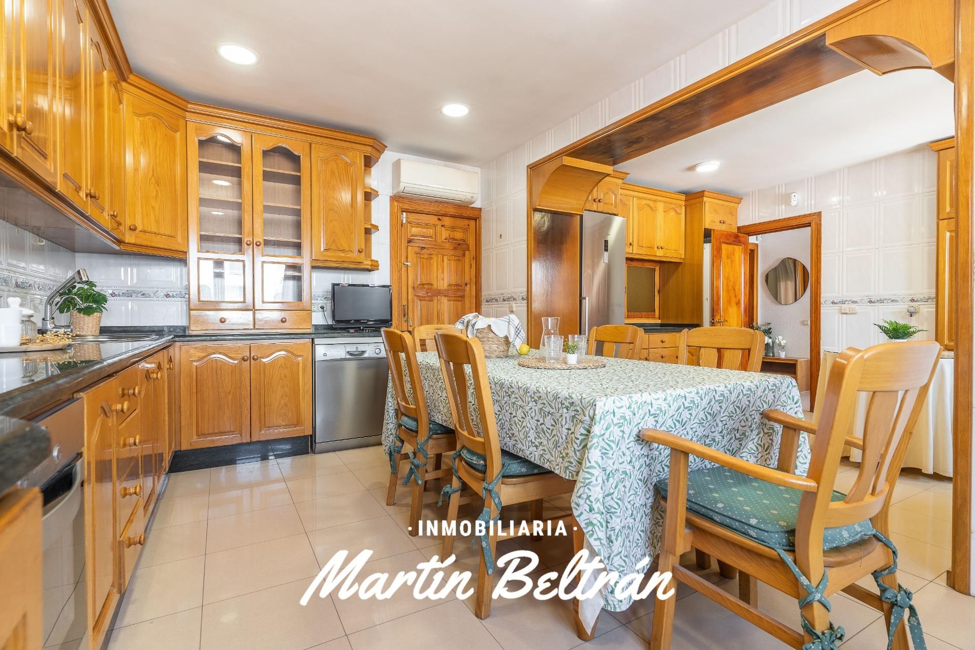 Menjador de Casa o xalet en venda en  Almería Capital amb Aire condicionat, Jardí privat i Terrassa