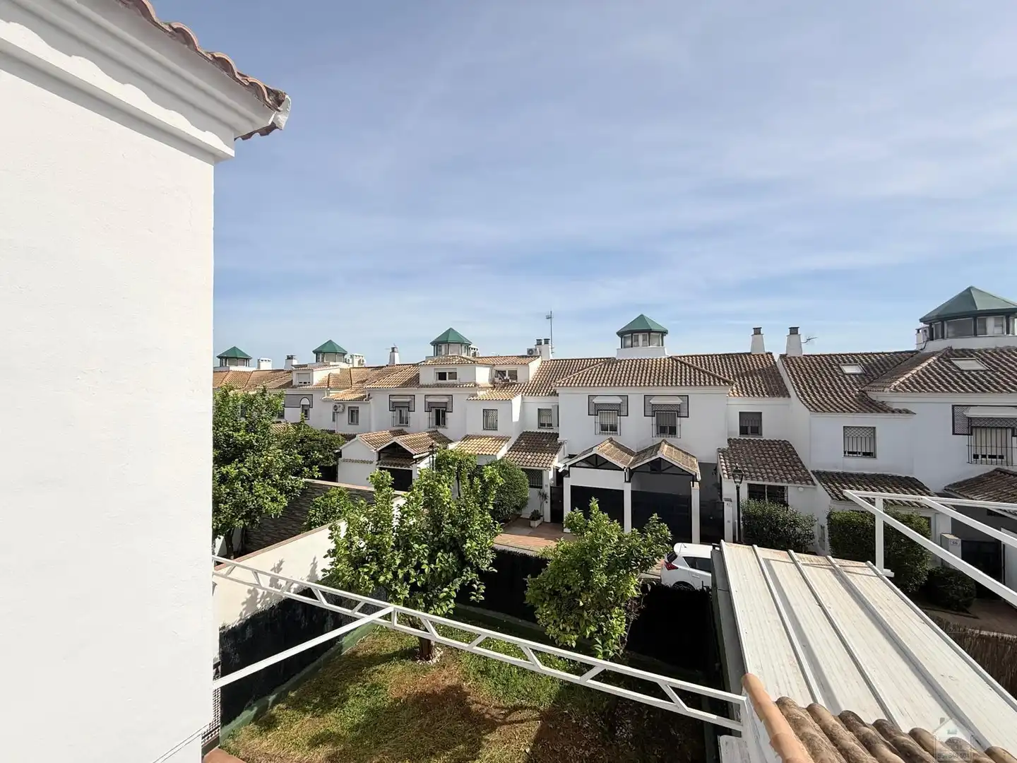 Vista exterior de Casa o chalet en venta en Tomares con Aire acondicionado, Terraza y Piscina comunitaria