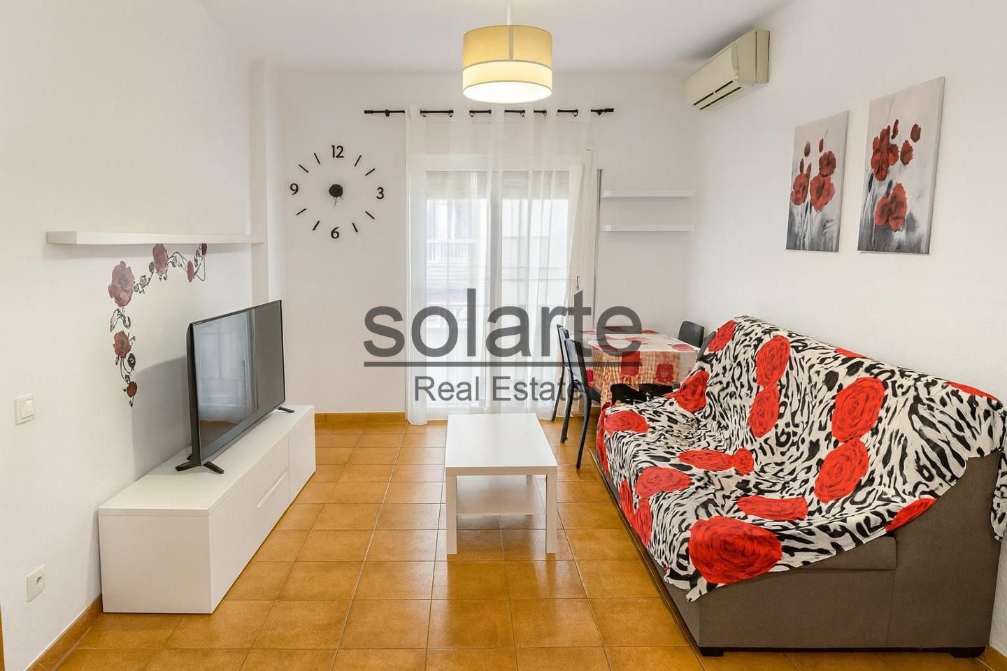 Sala d'estar de Pis en venda en L'Hospitalet de Llobregat amb Parquet